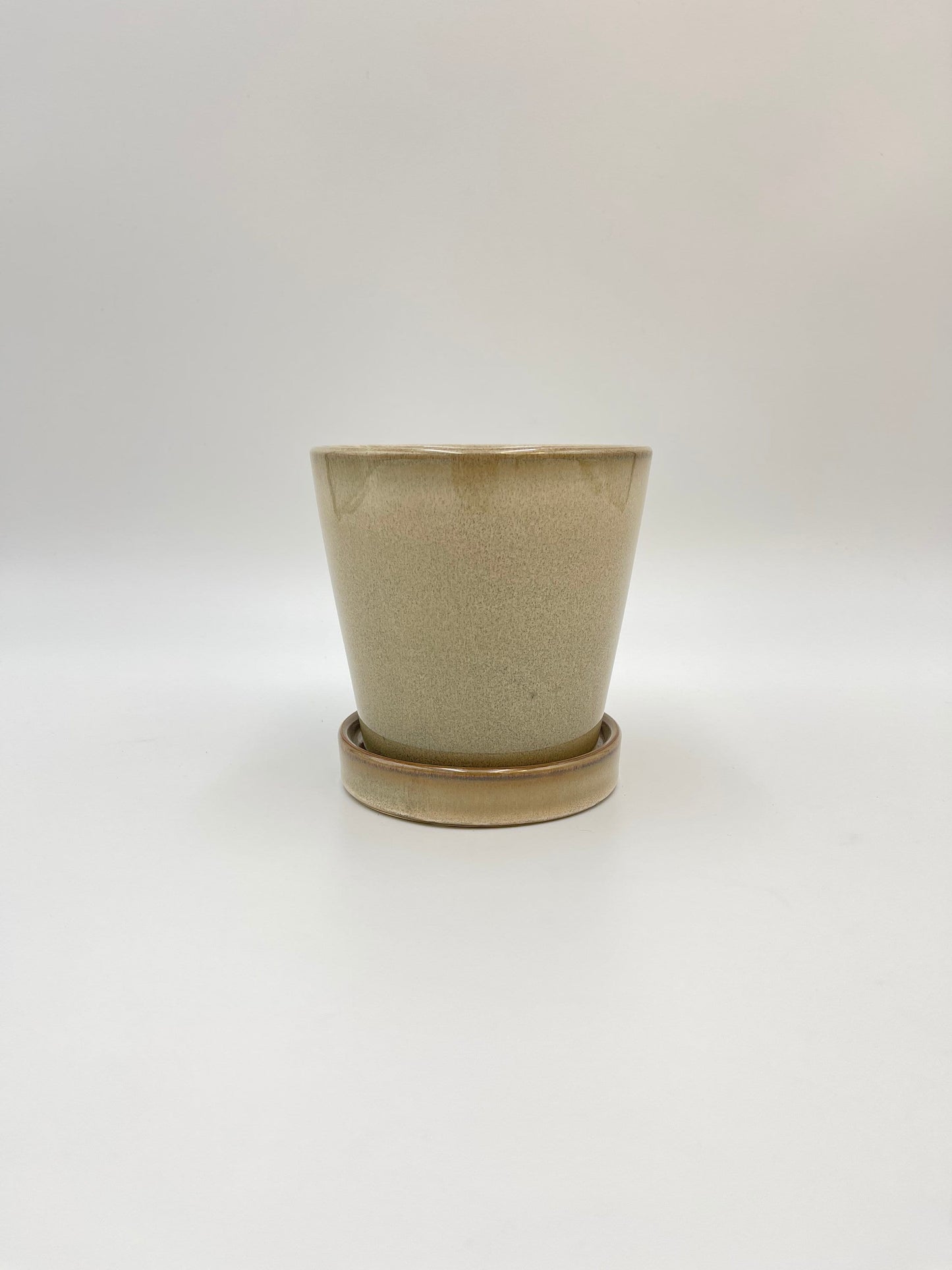 Ceramic Avelon with Saucer