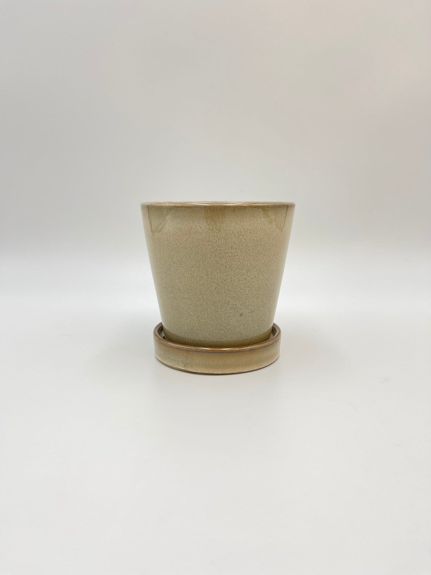 Ceramic  Avelon with Saucer
